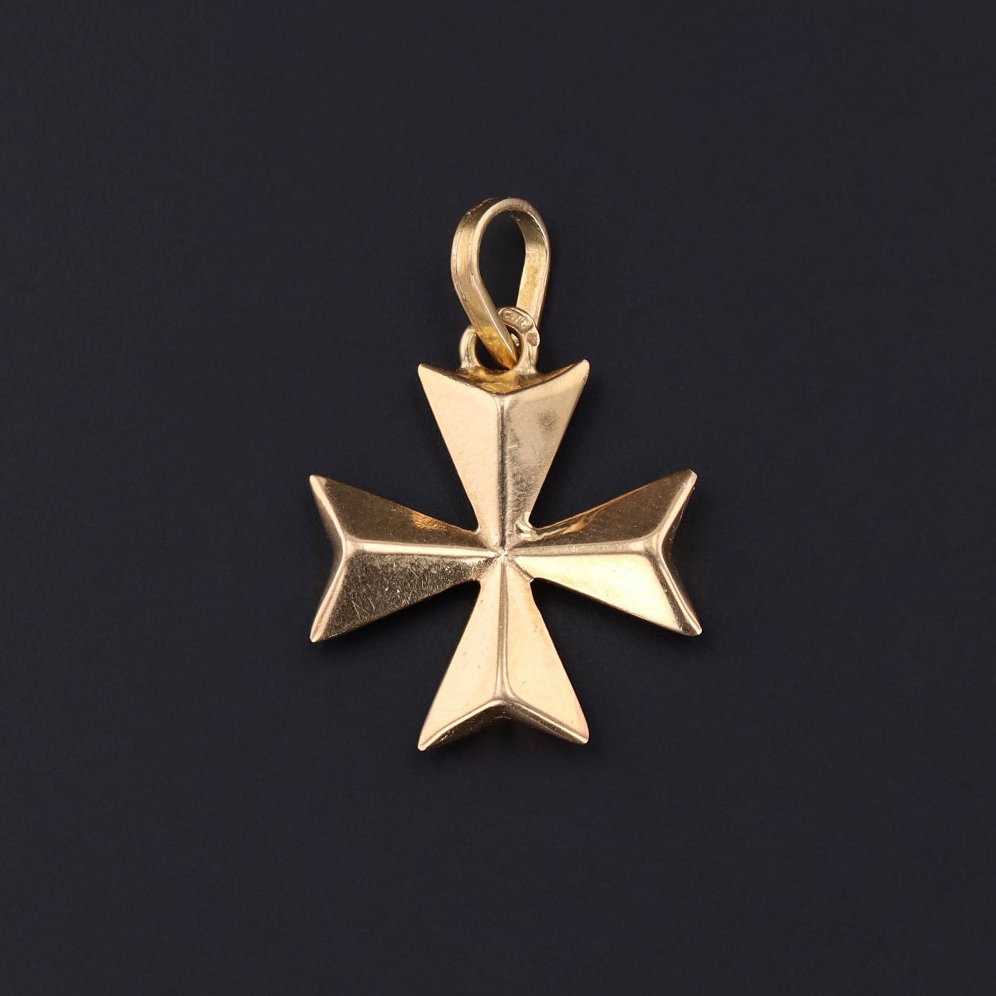 Vintage Maltese Cross Pendant of 18k Gold