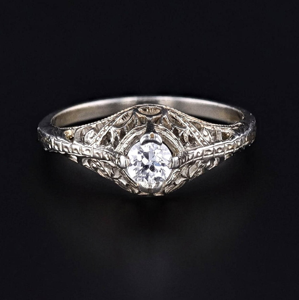 Vintage Diamond Filigree Ring of 18k White Gold