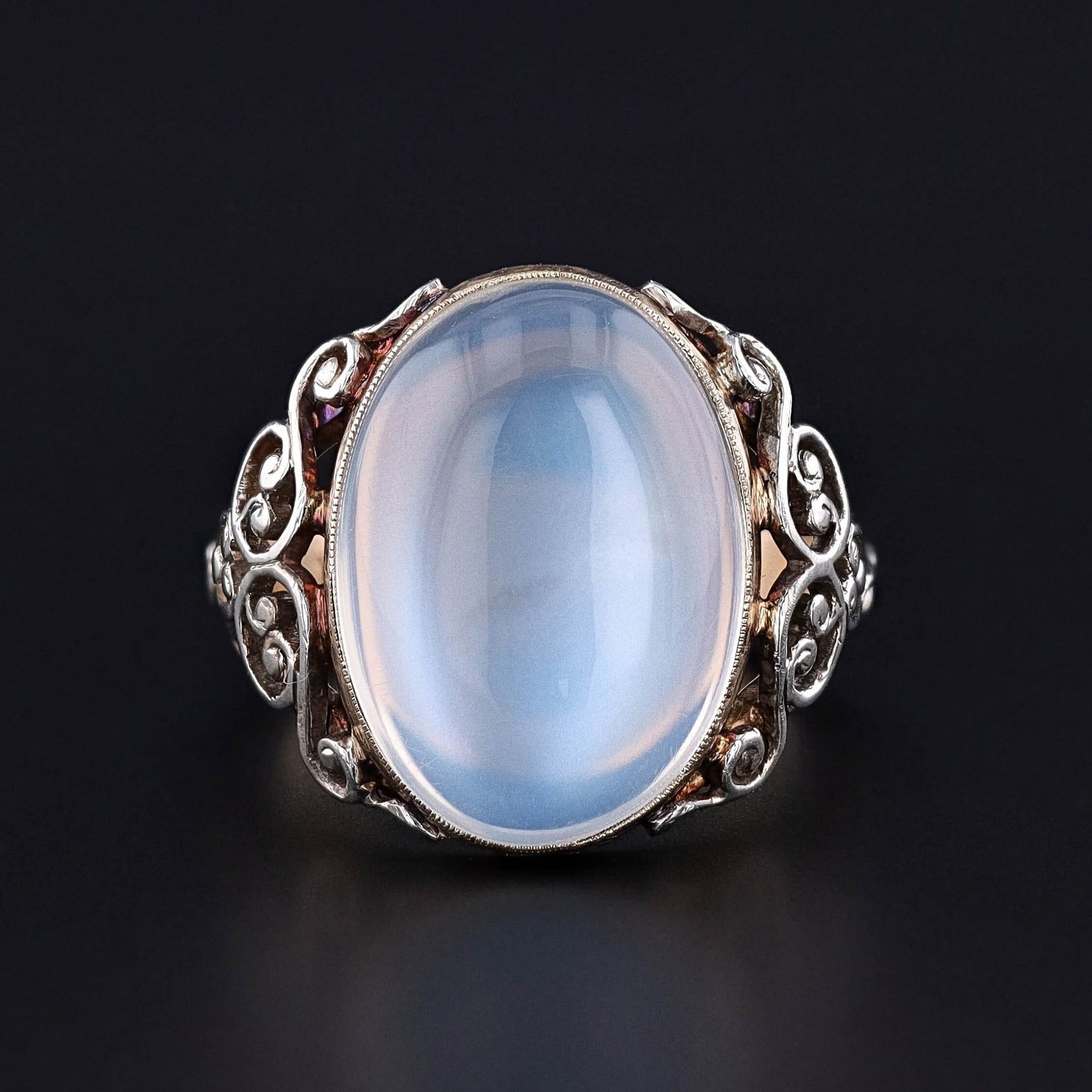 Antique Moonstone Ring of 14k Gold