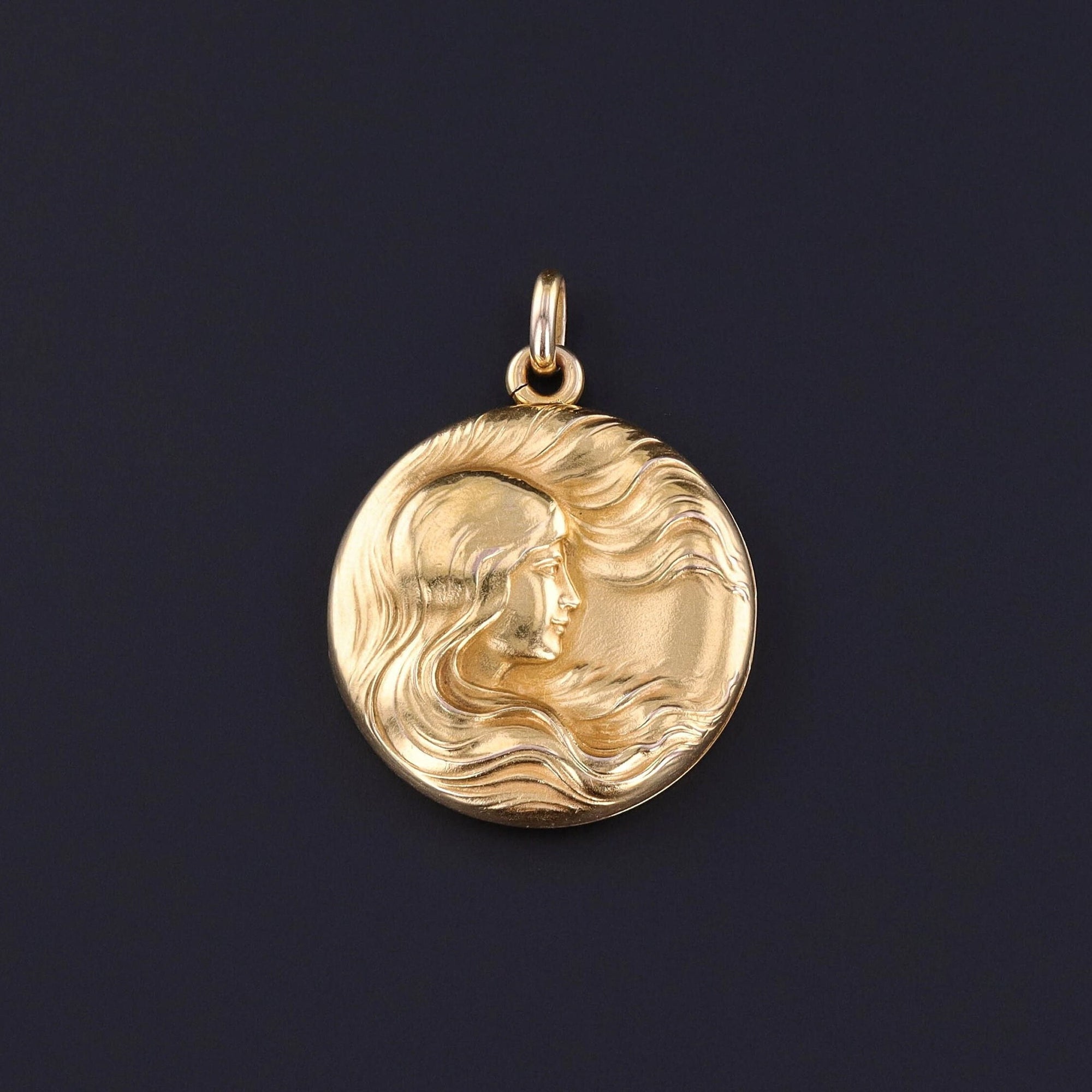 Antique Art Nouveau Woman Locket of 14k Gold