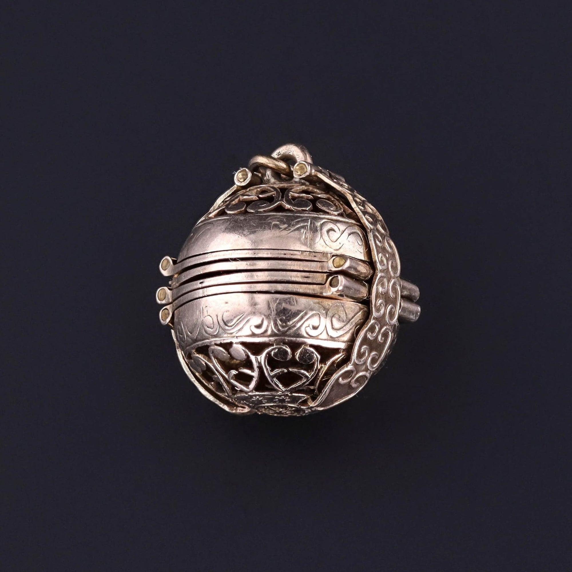 Antique Folding Orb Locket of 9ct Gold