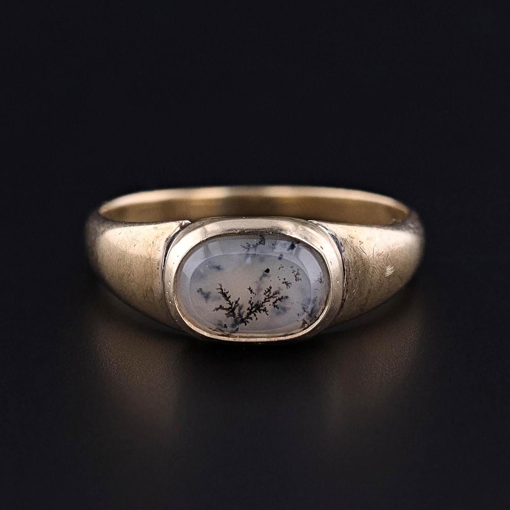 Antique Mourning Ring of 14k Gold