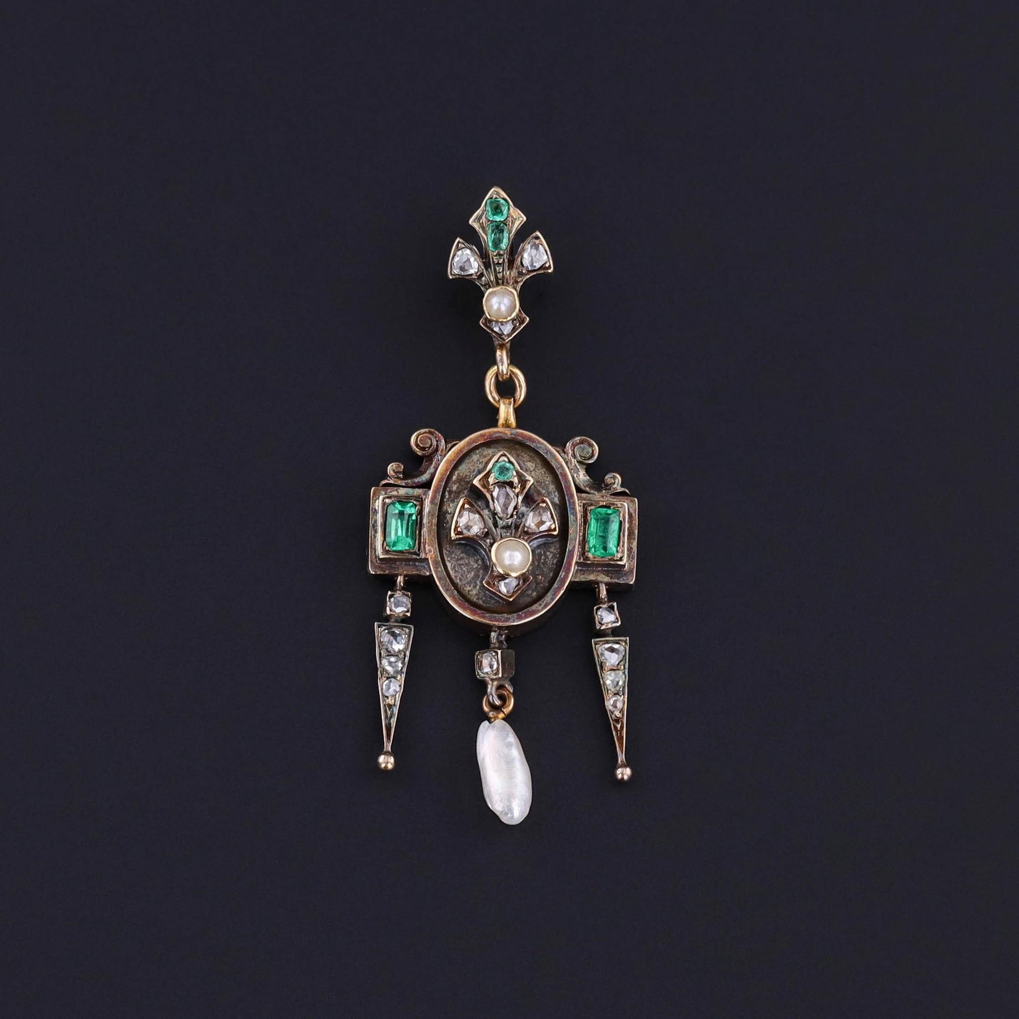 Antique Emerald Diamond and Pearl Pendant of 18k Gold