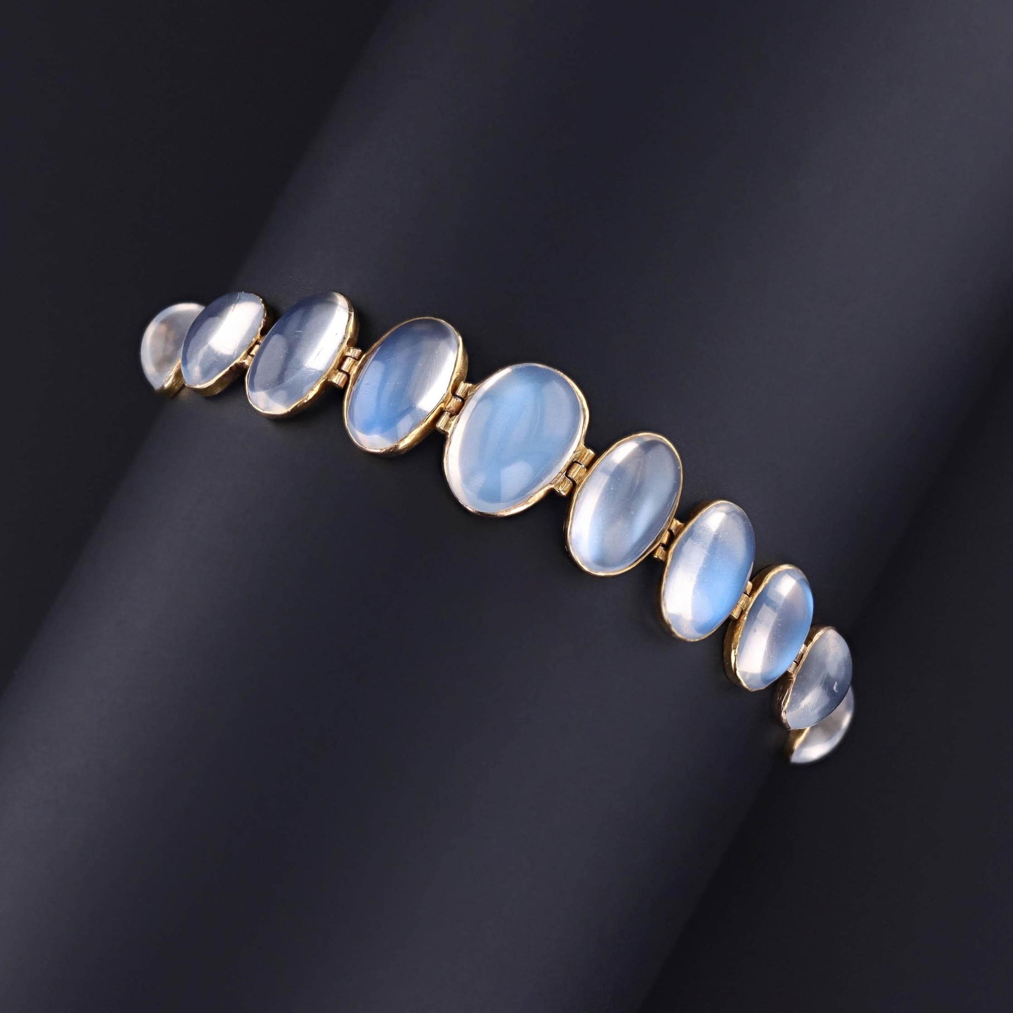 Antique Moonstone Bracelet of 9ct Gold