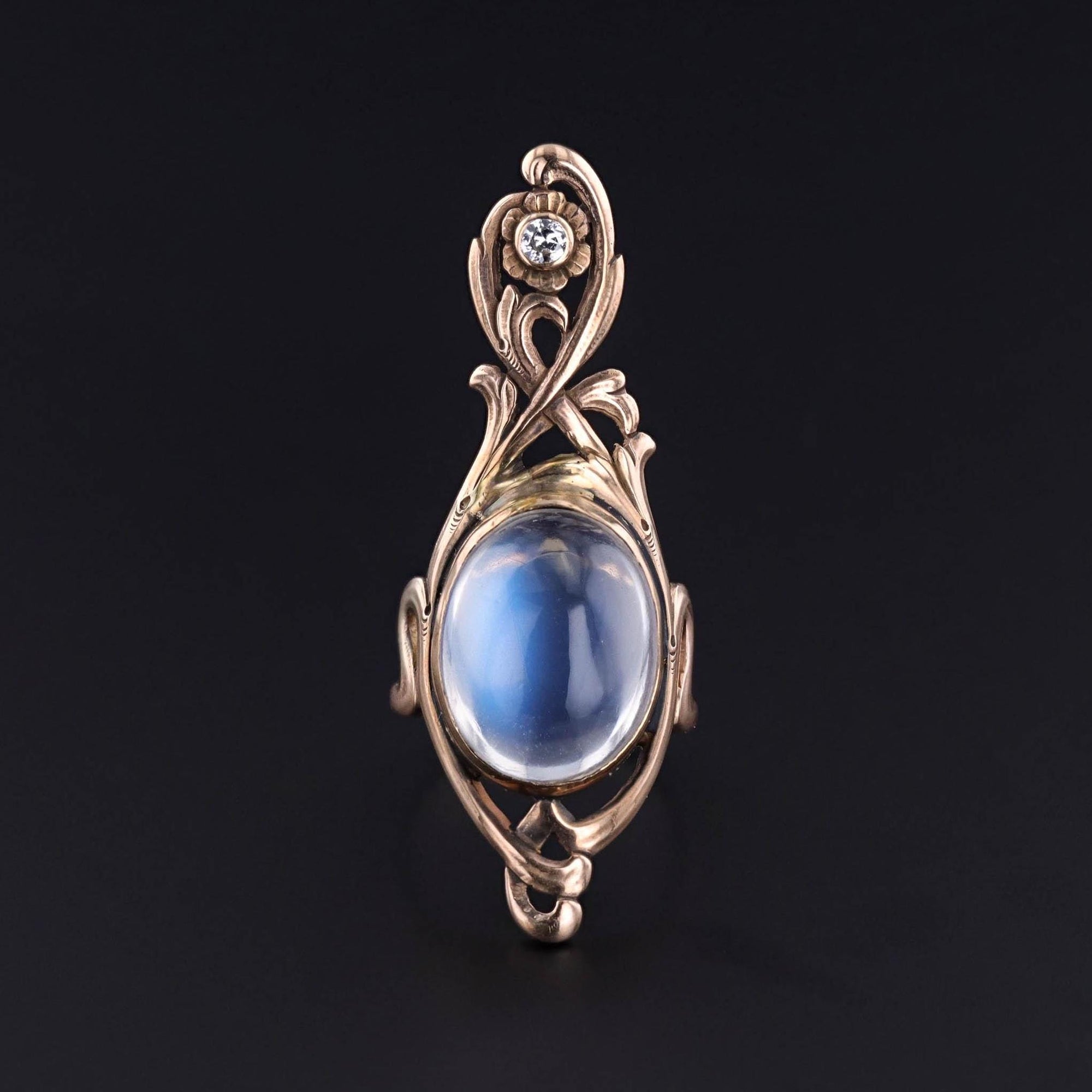 Art Nouveau Moonstone Ring of 14k Gold