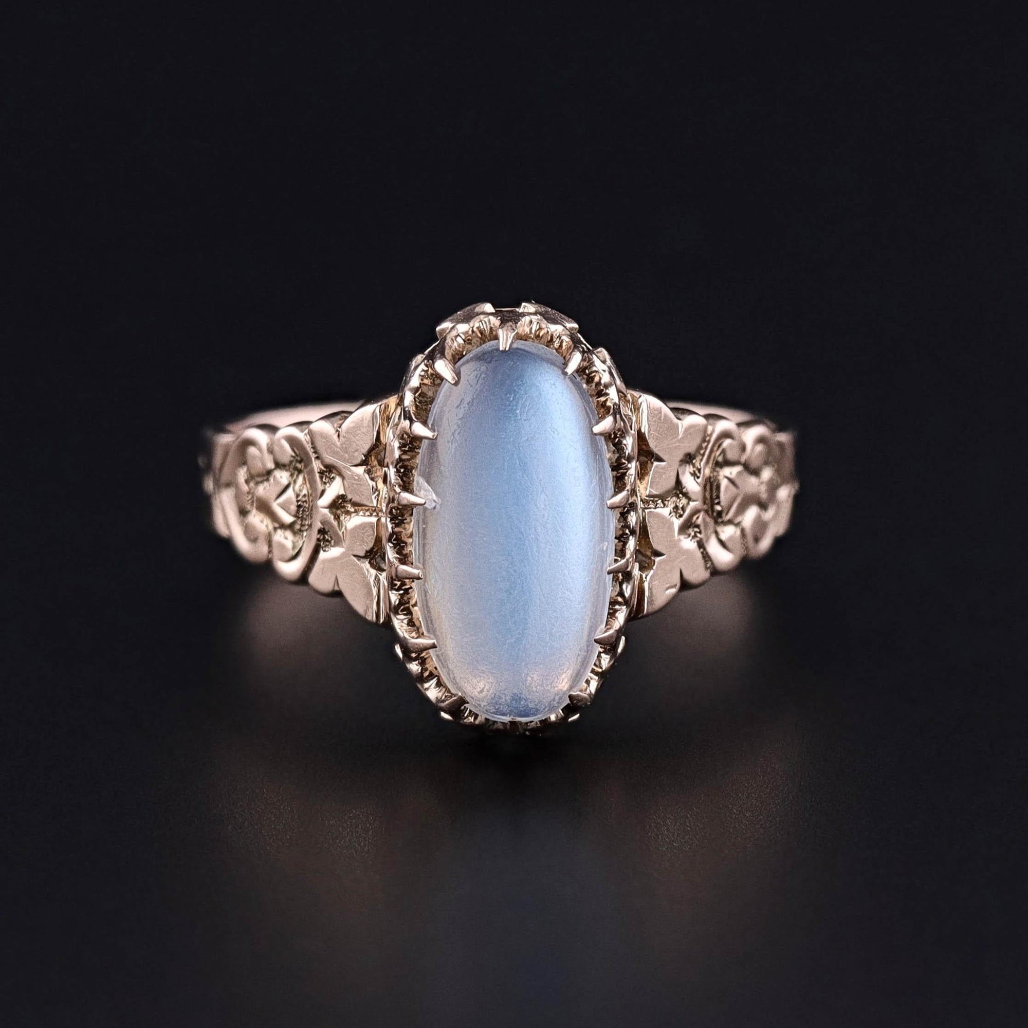 Antique Moonstone Ring of 10k Gold