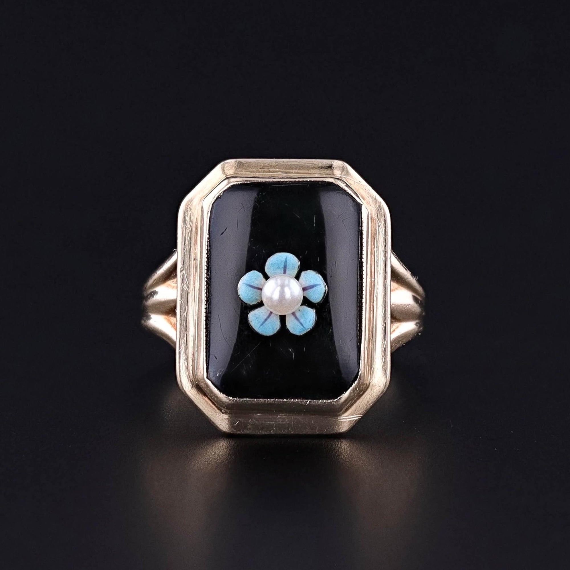 Antique Onyx Flower Ring of 10k Gold