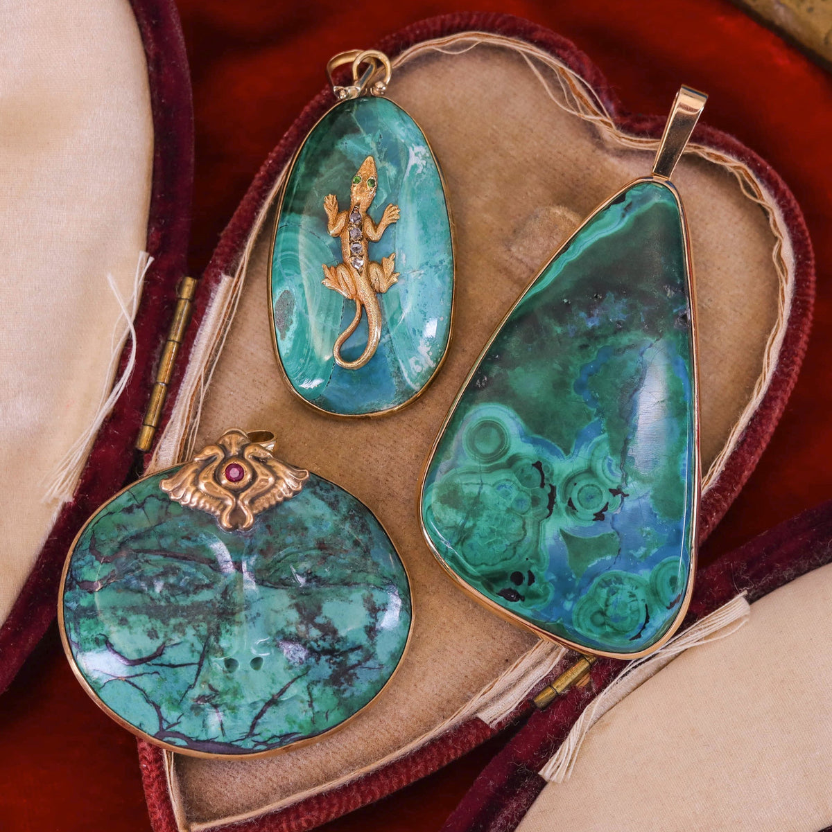 Malachite Lizard Pendant of 14k Gold - Trademark Antiques