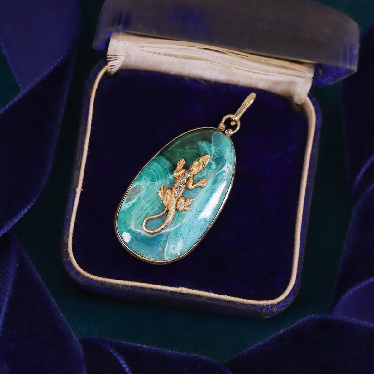Malachite Lizard Pendant of 14k Gold - Trademark Antiques