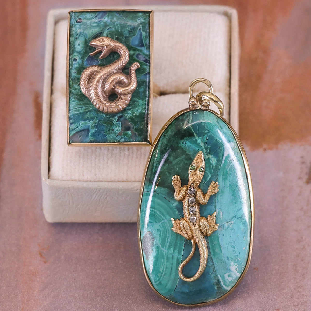 Malachite Lizard Pendant of 14k Gold - Trademark Antiques