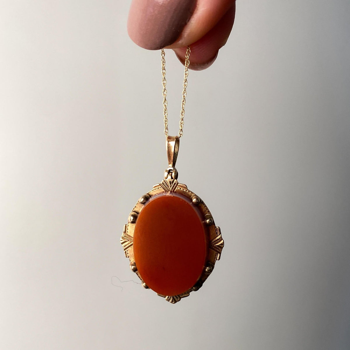 Victorian Agate Locket of 10k Gold - Trademark Antiques