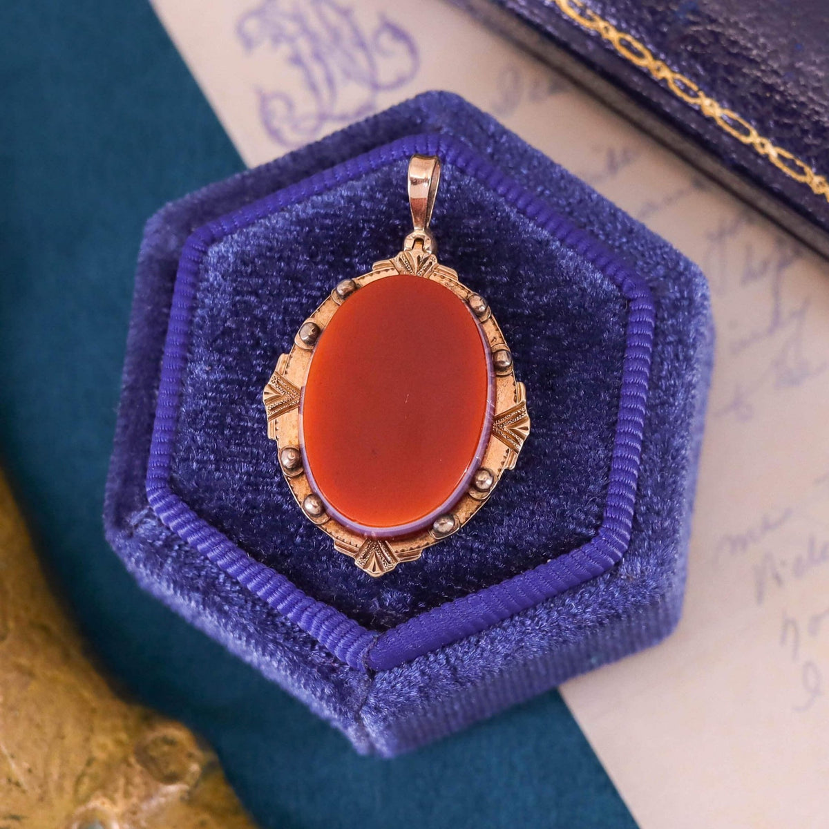 Victorian Agate Locket of 10k Gold - Trademark Antiques