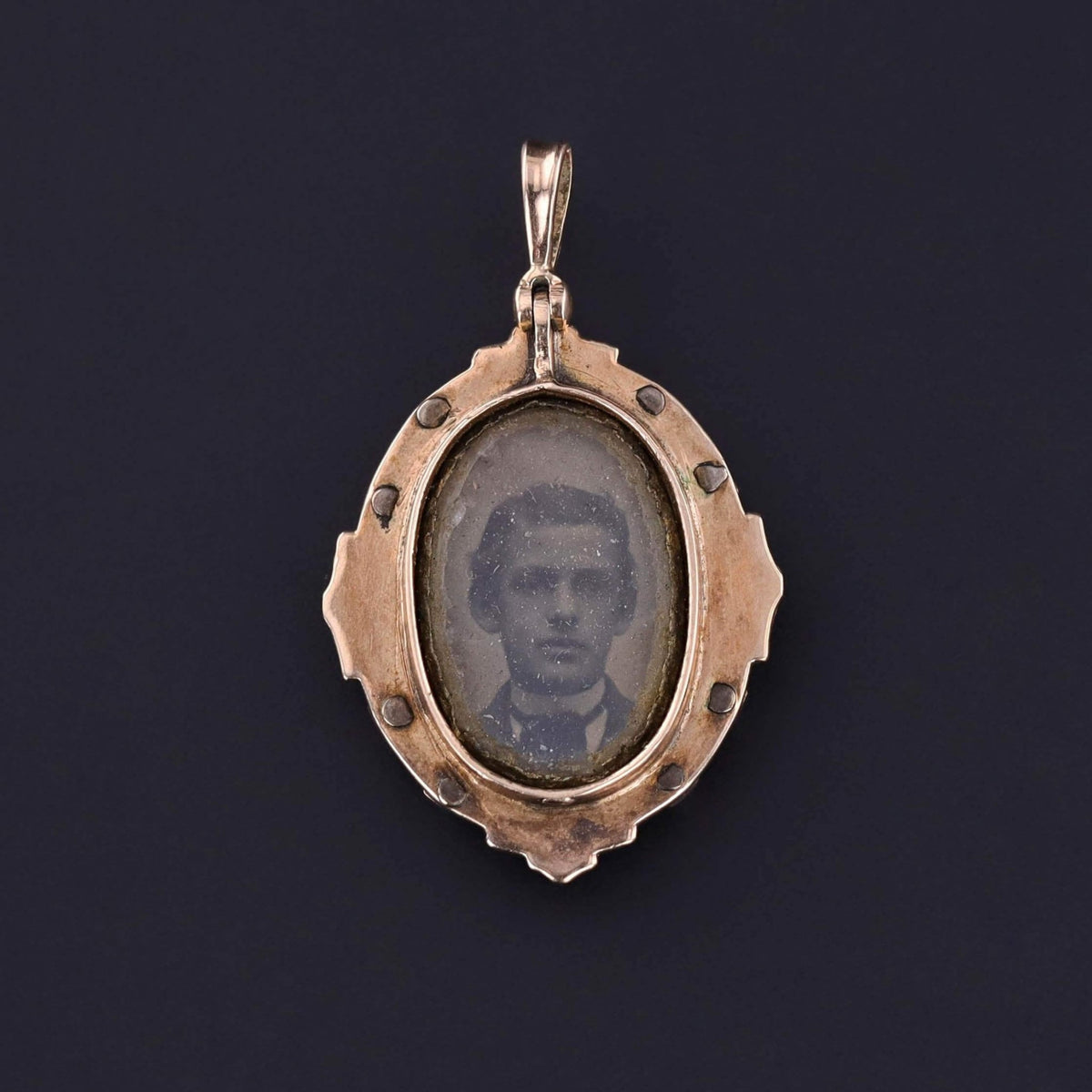 Victorian Agate Locket of 10k Gold - Trademark Antiques