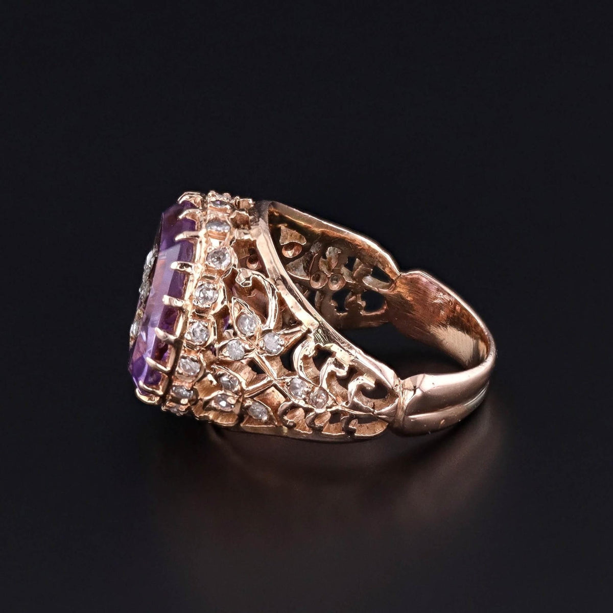 Victorian Amethyst and Bird Ring of 18k Gold - Trademark Antiques