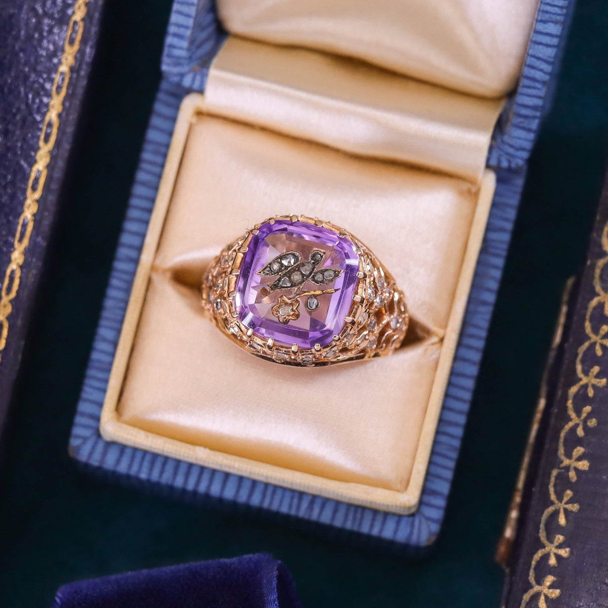 Victorian Amethyst and Bird Ring of 18k Gold - Trademark Antiques