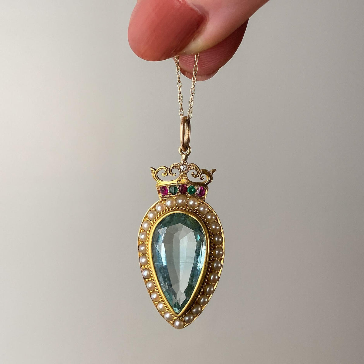 Victorian Aquamarine Pendant of 14k Gold - Trademark Antiques