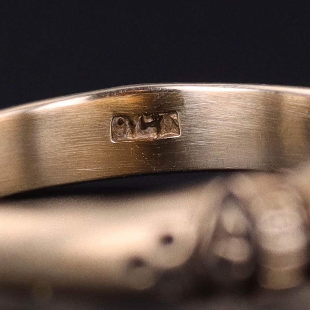 Victorian Fede Ring of 9ct Gold - Trademark Antiques