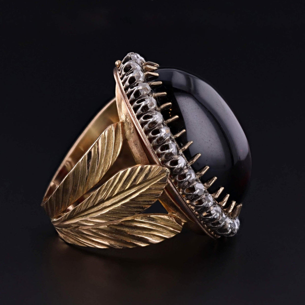 Victorian Garnet and Diamond Ring of 18k Gold - Trademark Antiques