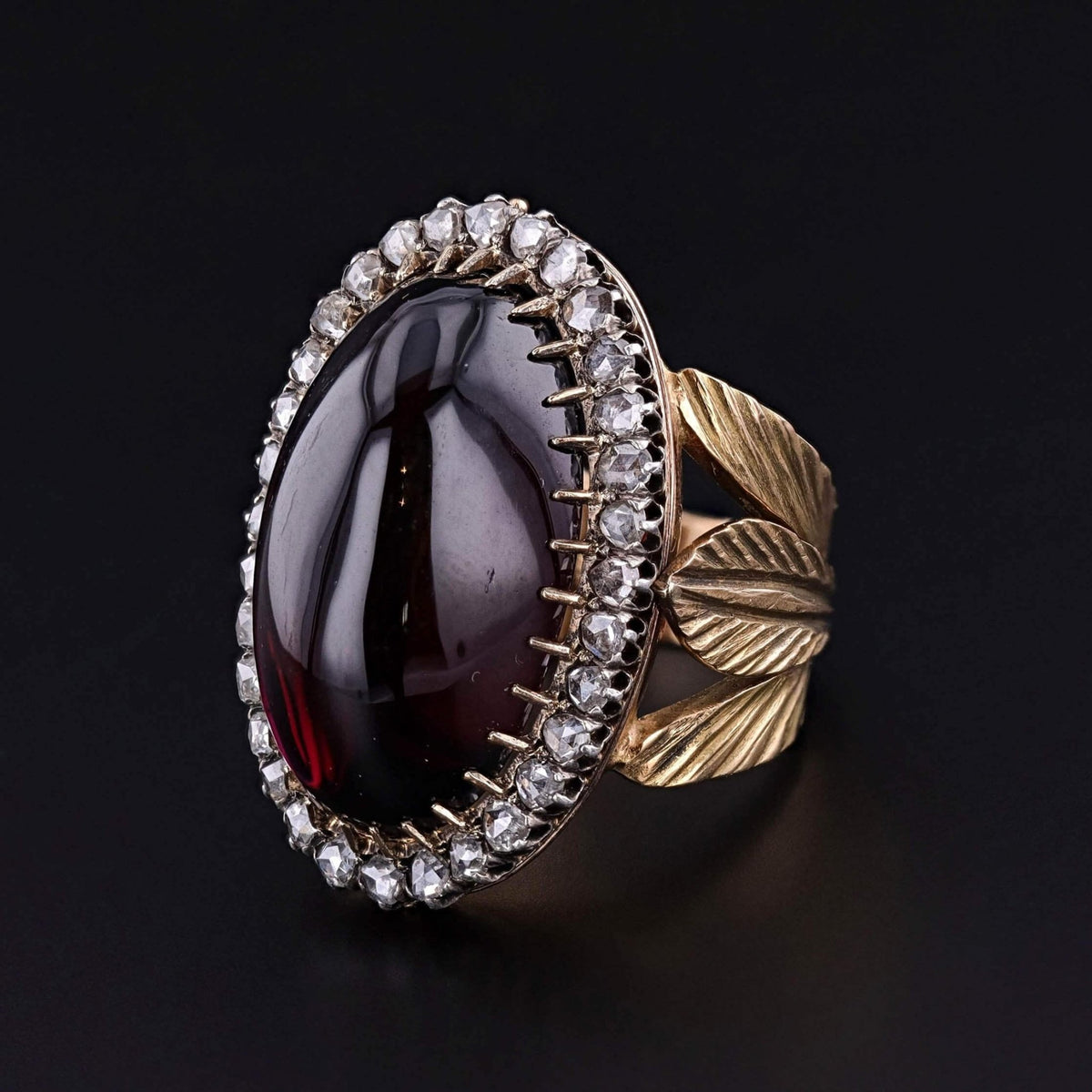 Victorian Garnet and Diamond Ring of 18k Gold - Trademark Antiques