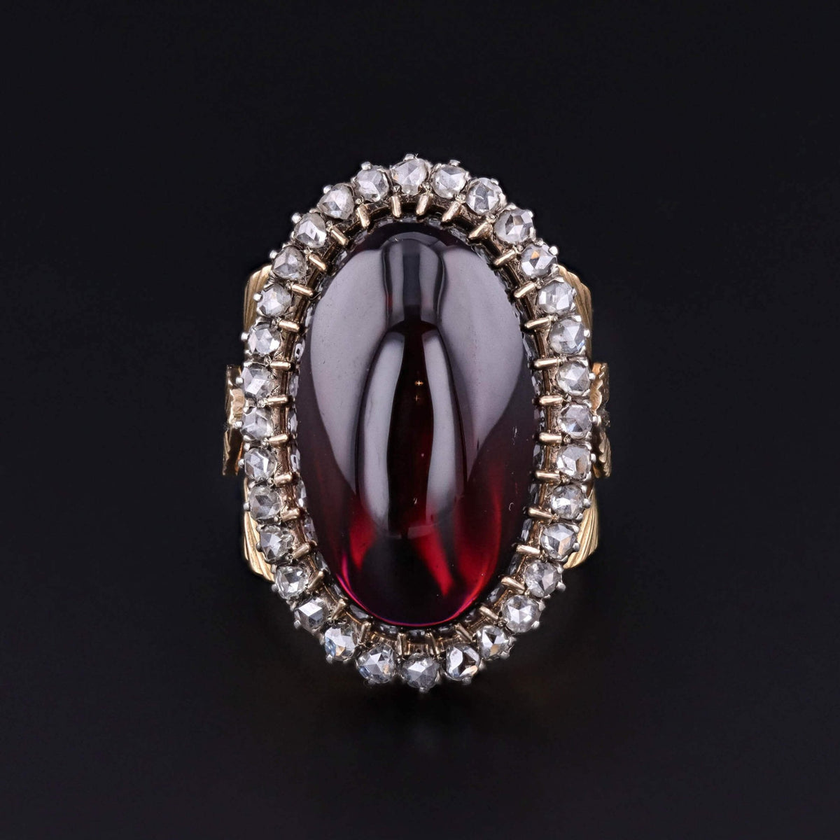 Victorian Garnet and Diamond Ring of 18k Gold - Trademark Antiques