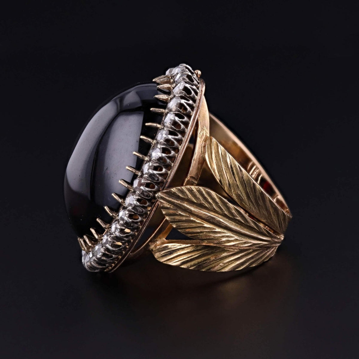 Victorian Garnet and Diamond Ring of 18k Gold - Trademark Antiques