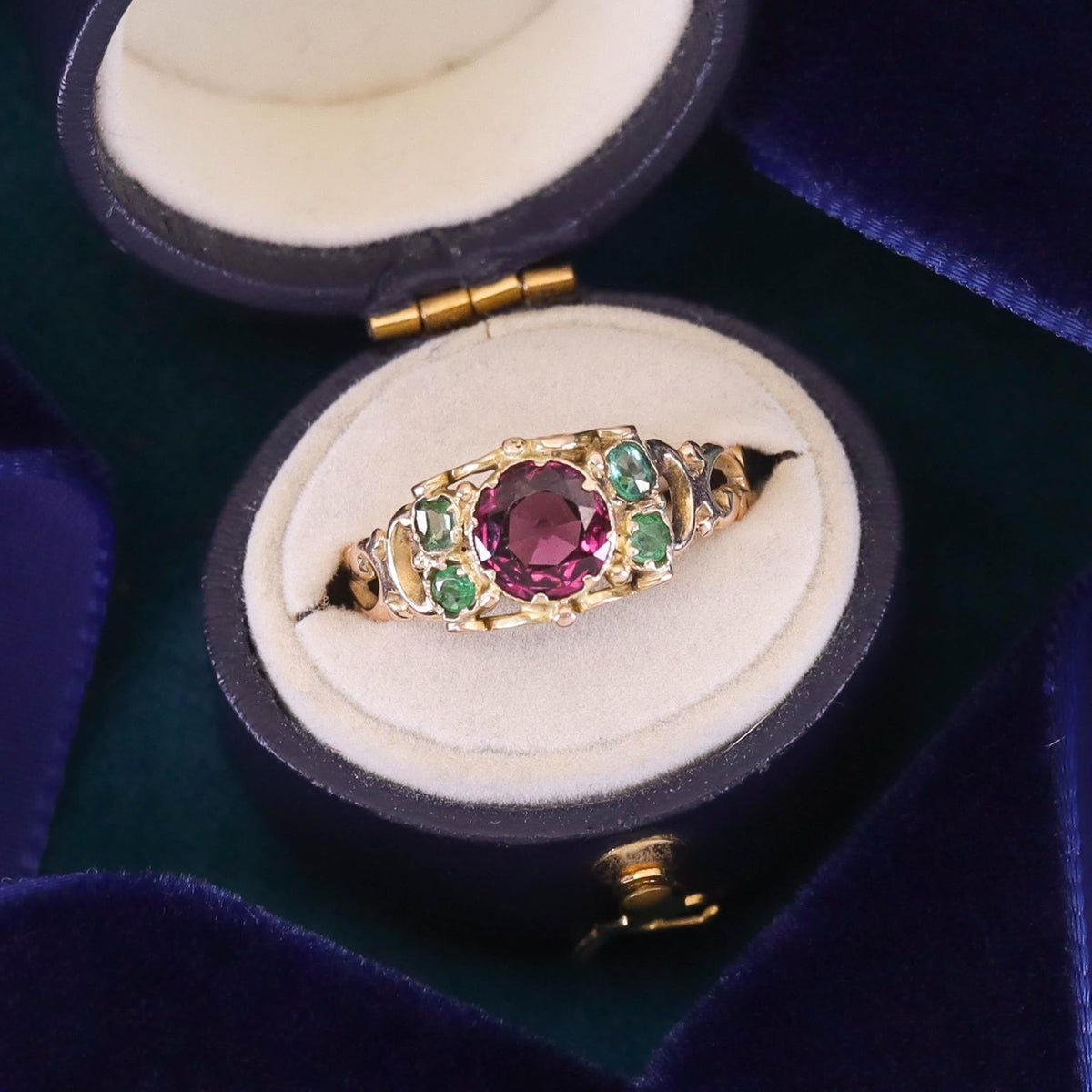 Victorian Garnet Ring of 12k Gold - Trademark Antiques