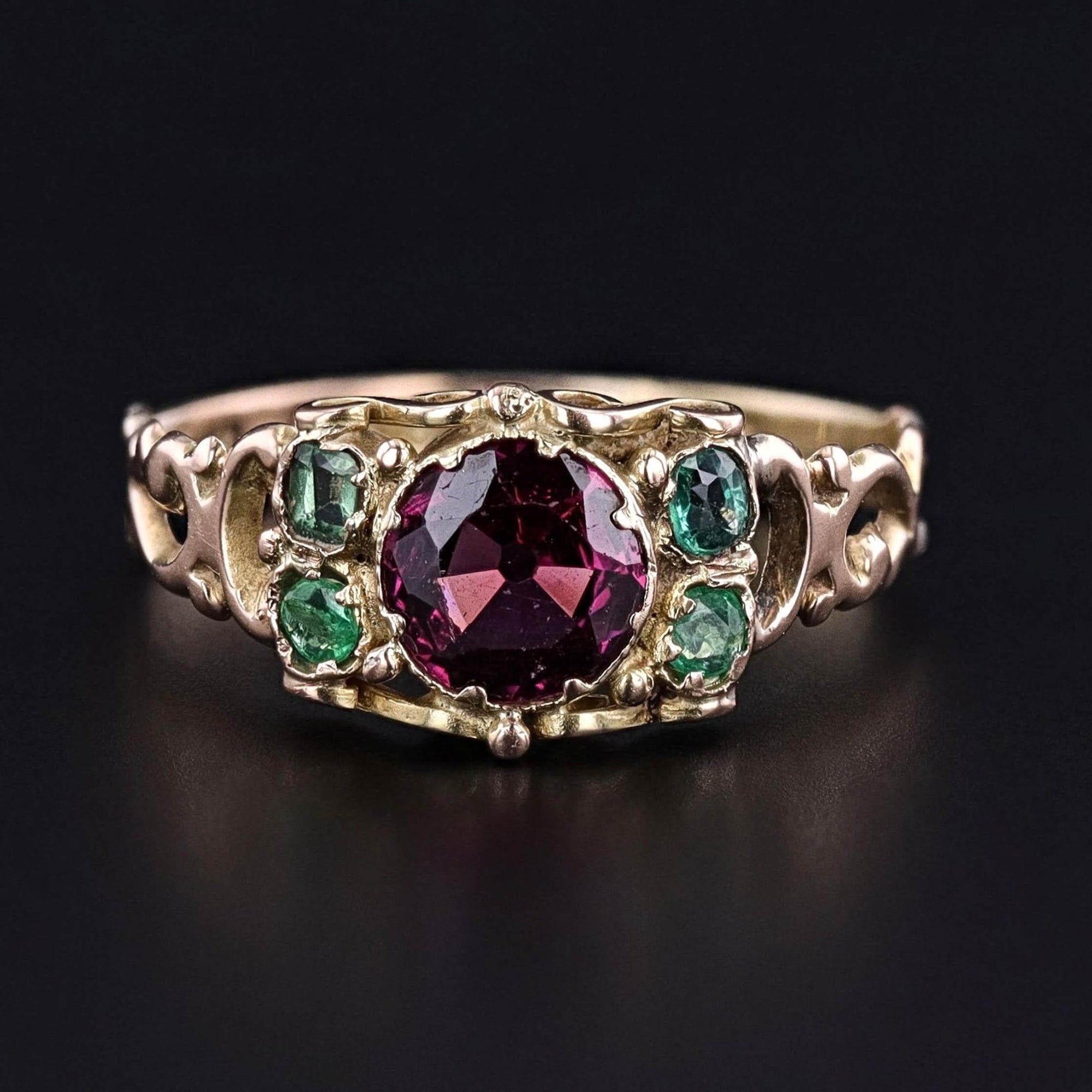 Victorian Garnet Ring of 12k Gold - Trademark Antiques