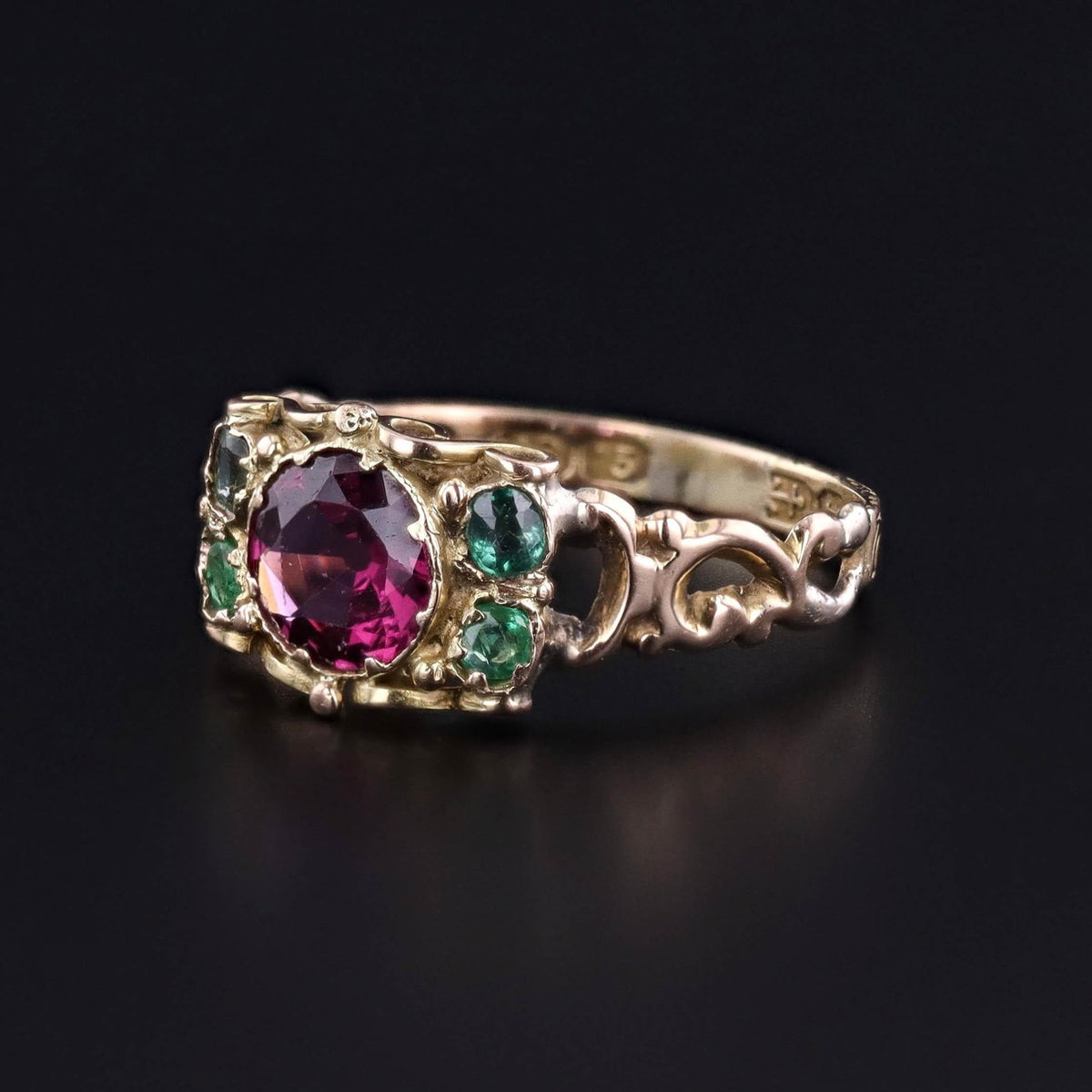 Victorian Garnet Ring of 12k Gold - Trademark Antiques