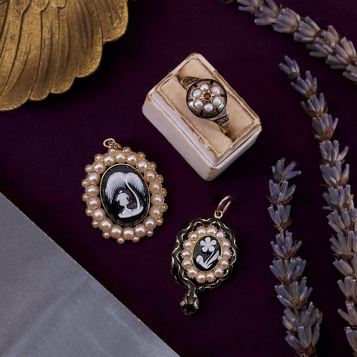 Victorian Mourning Pendant of 14k Gold - Trademark Antiques