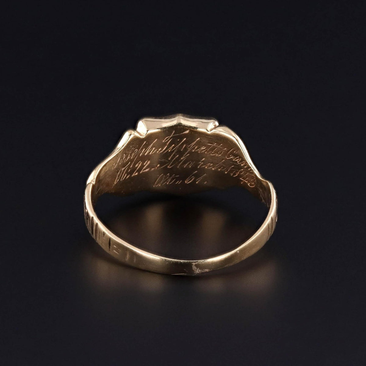 Victorian Mourning Ring of 18k Gold - Trademark Antiques