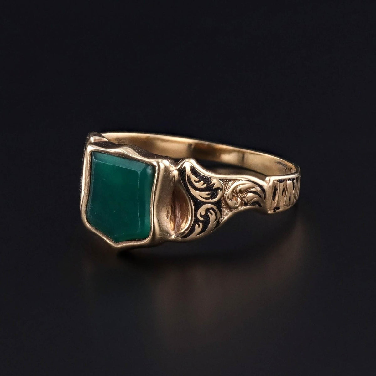 Victorian Mourning Ring of 18k Gold - Trademark Antiques