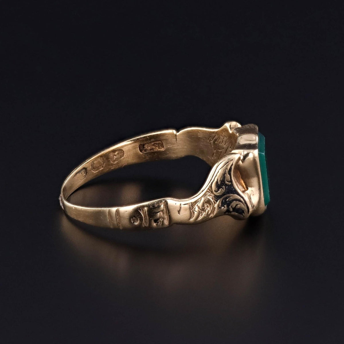 Victorian Mourning Ring of 18k Gold - Trademark Antiques