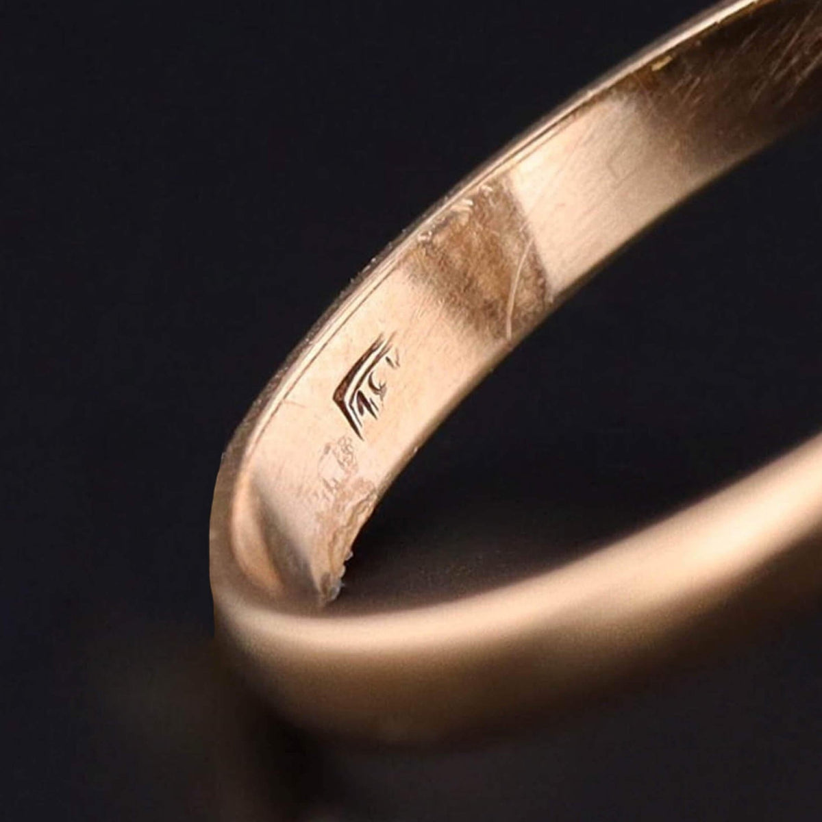 Victorian Sapphire and Diamond Navette Ring of 18k Gold - Trademark Antiques