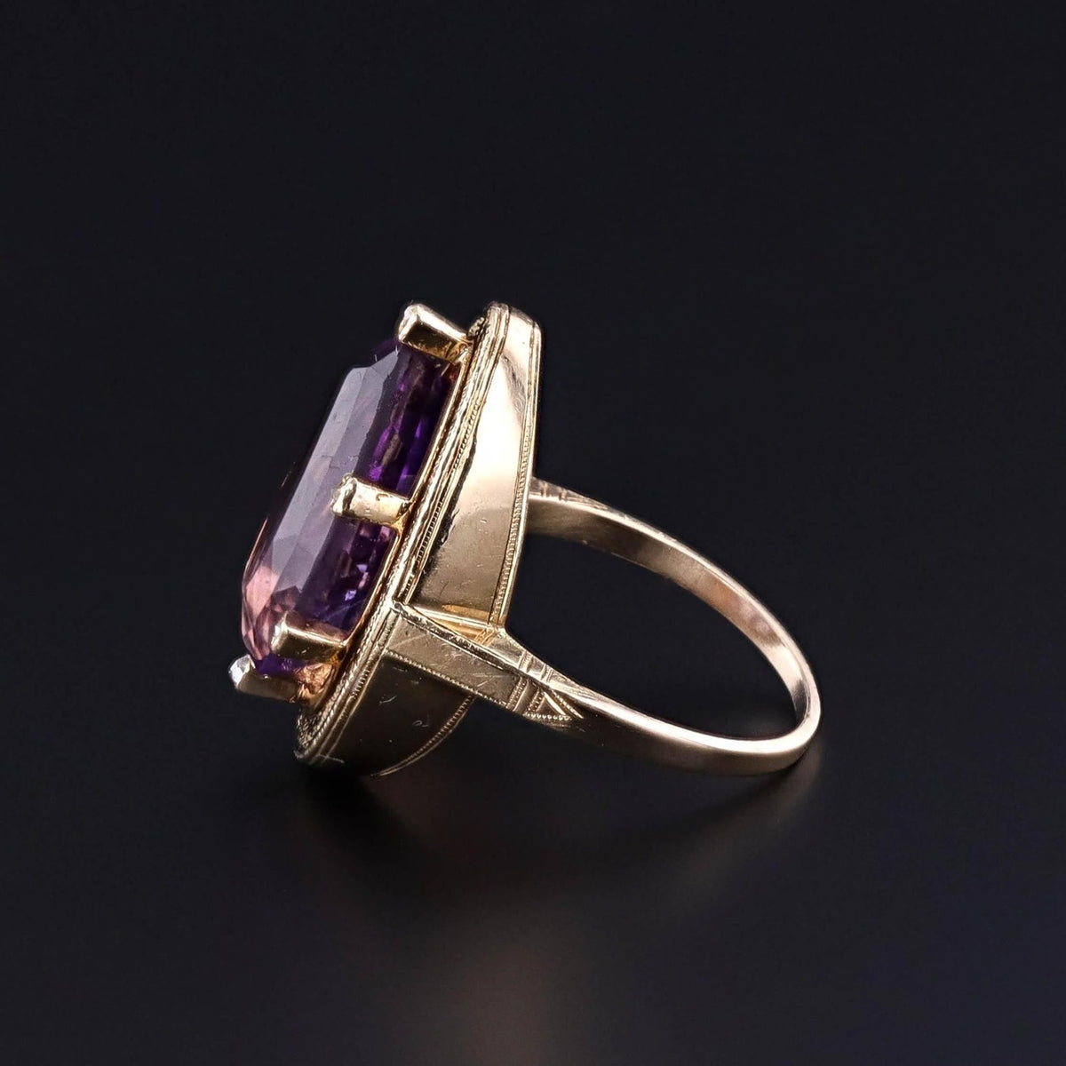 Vintage Amethyst &amp; Diamond Ring of 18k Gold - Trademark Antiques