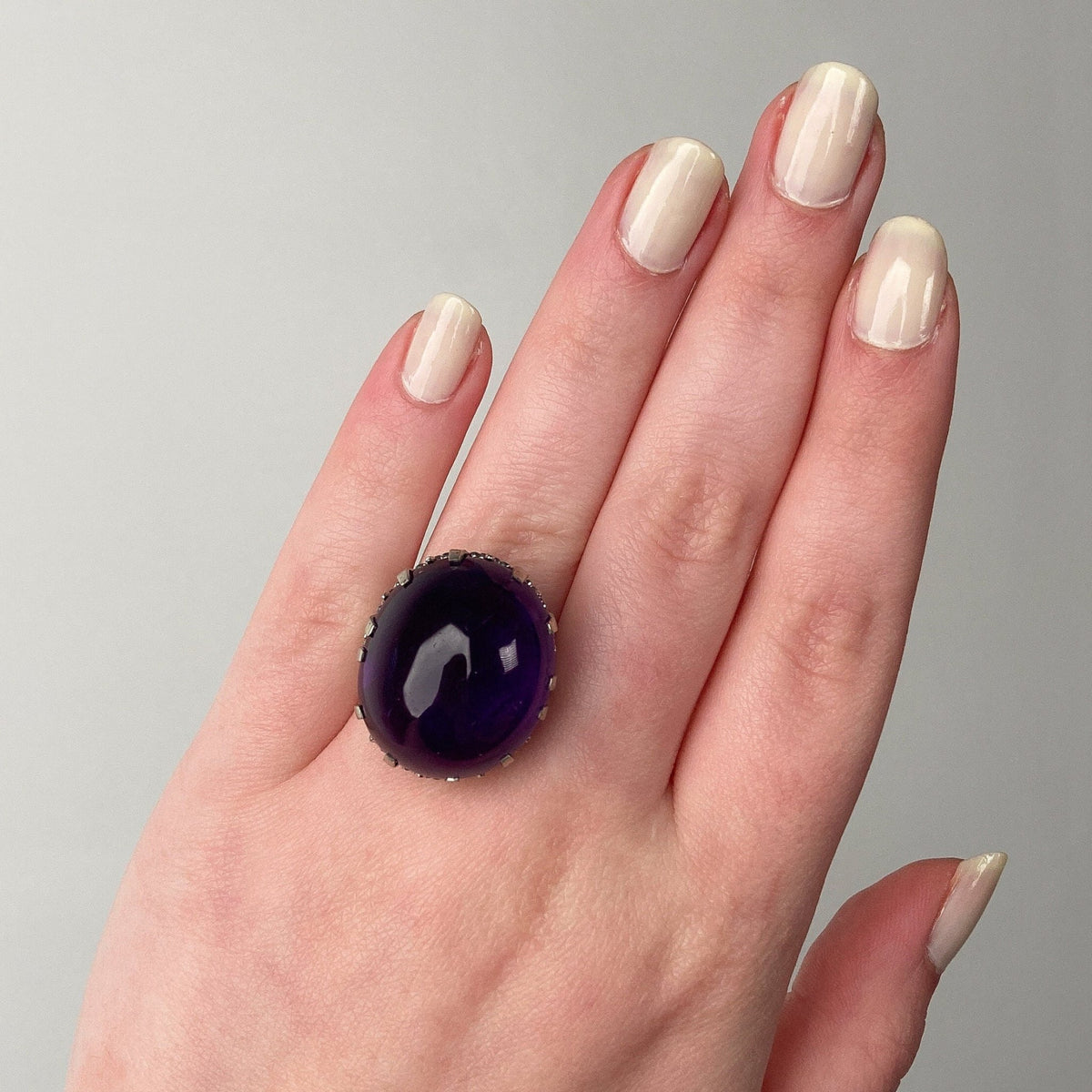 Vintage Amethyst Ring of 18k White Gold - Trademark Antiques