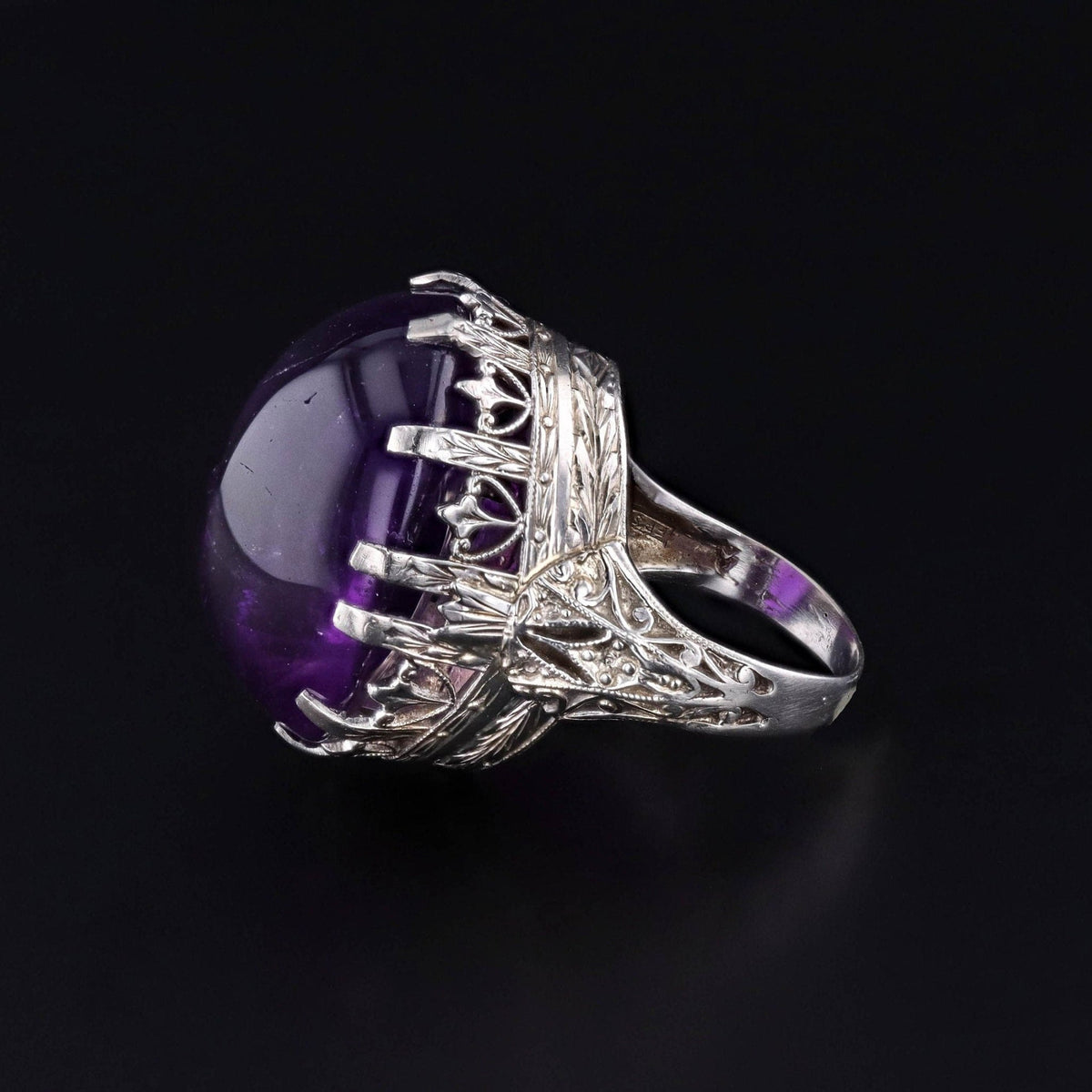 Vintage Amethyst Ring of 18k White Gold - Trademark Antiques