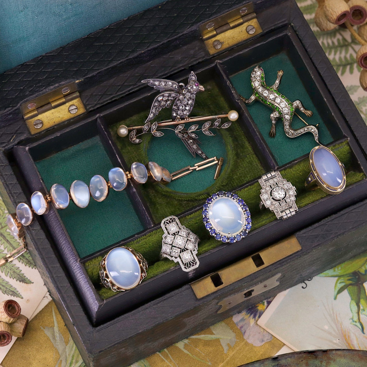 Vintage Art Deco Diamond Ring in Platinum - Trademark Antiques