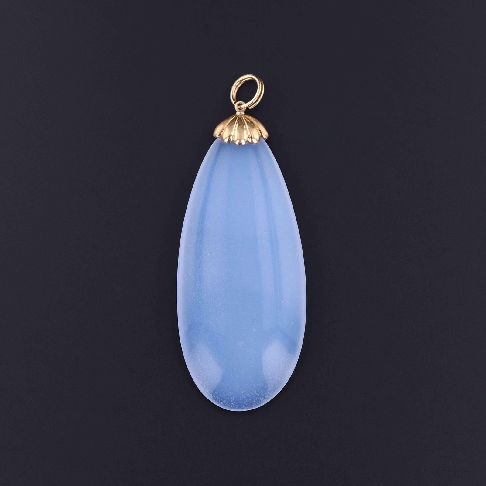 Vintage Chalcedony Pendant of 18k Gold - Trademark Antiques