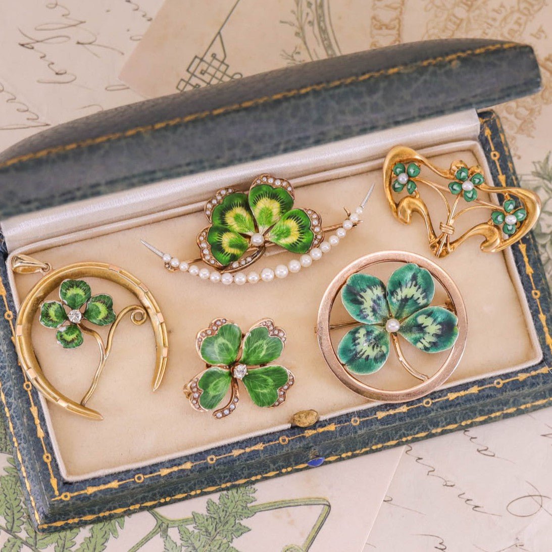 Vintage Clover Brooch of 14k Gold - Trademark Antiques