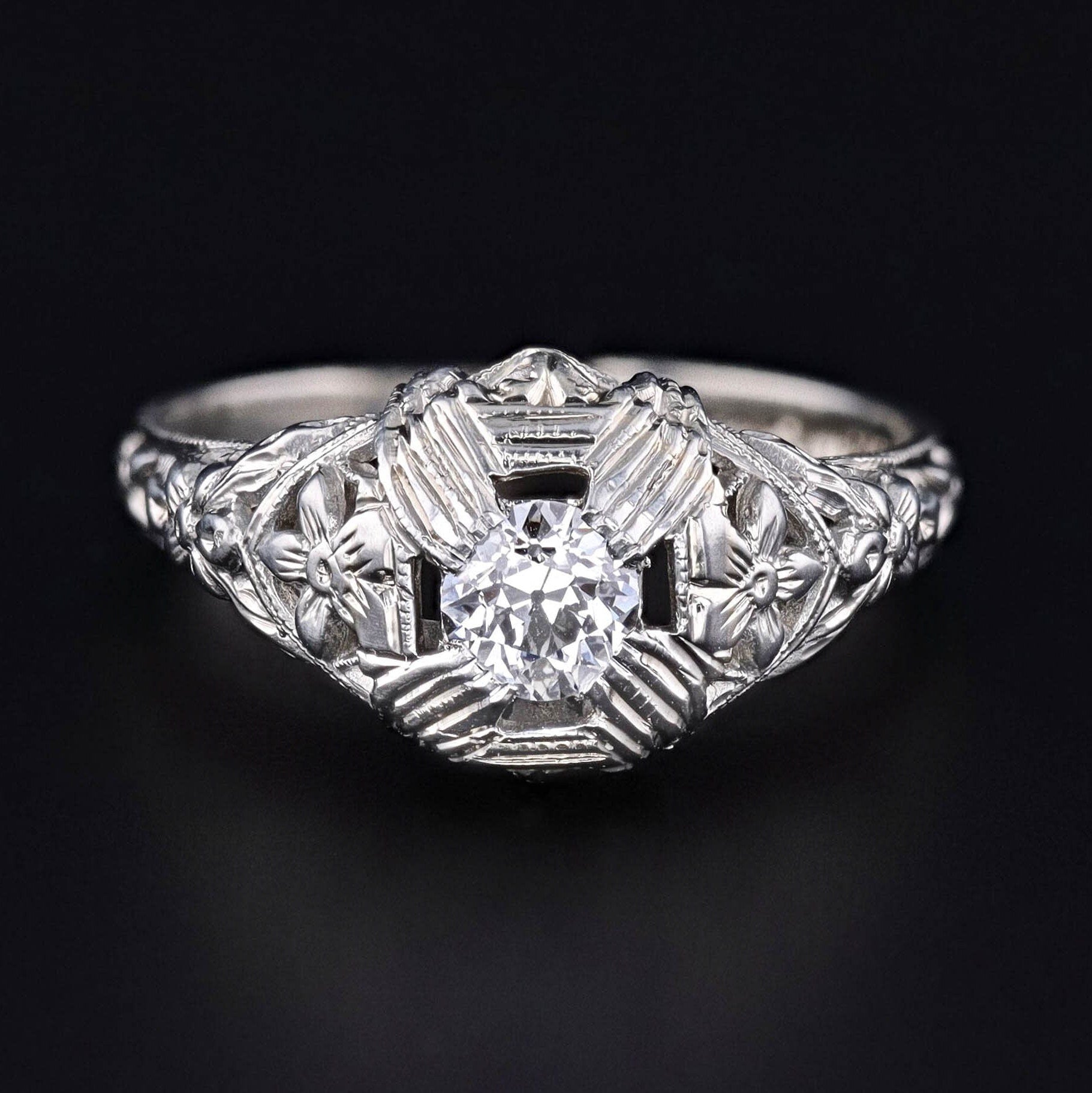 Vintage Diamond Engagement Ring of 18k White Gold - Trademark Antiques