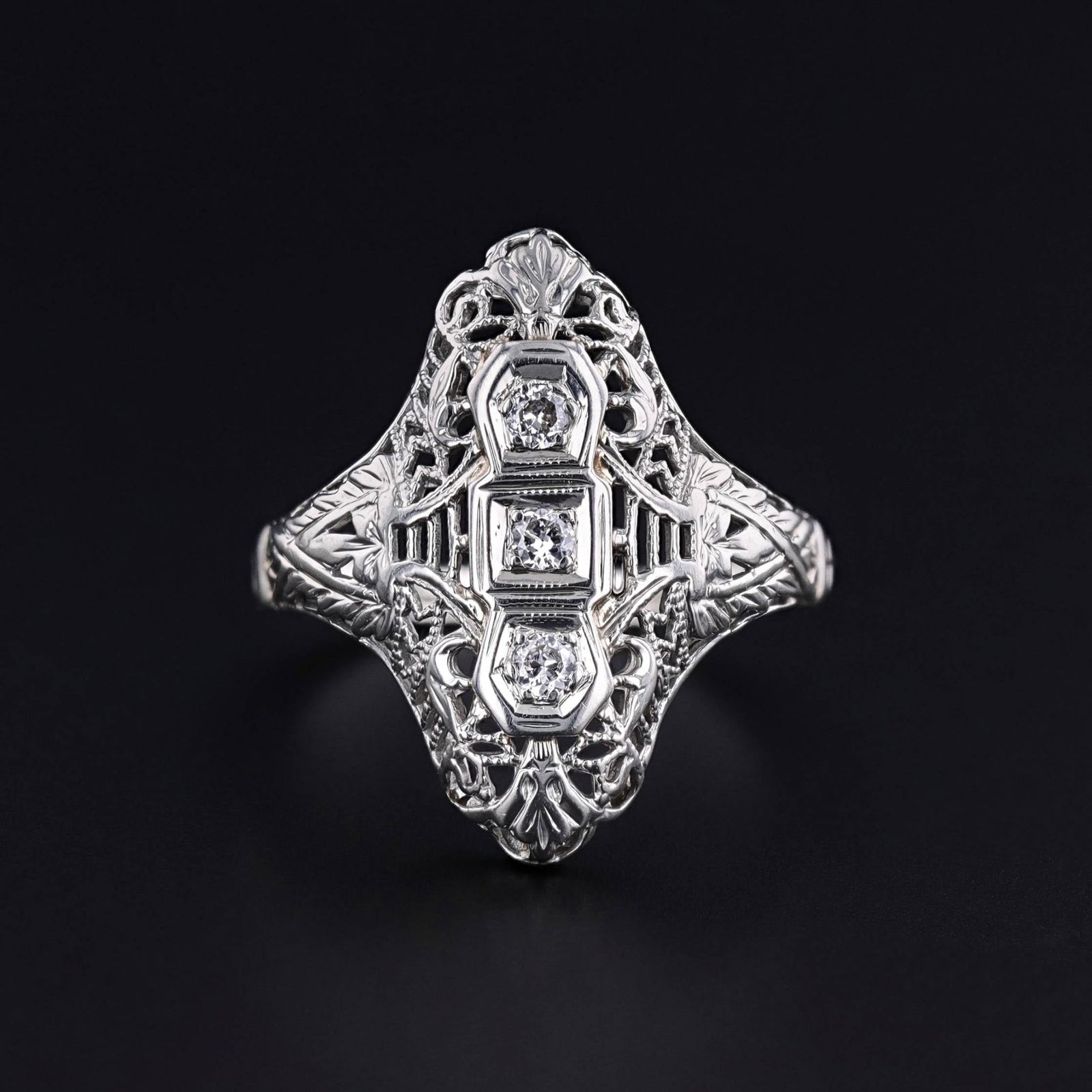 Vintage Diamond Filigree Ring of 18k White Gold - Trademark Antiques