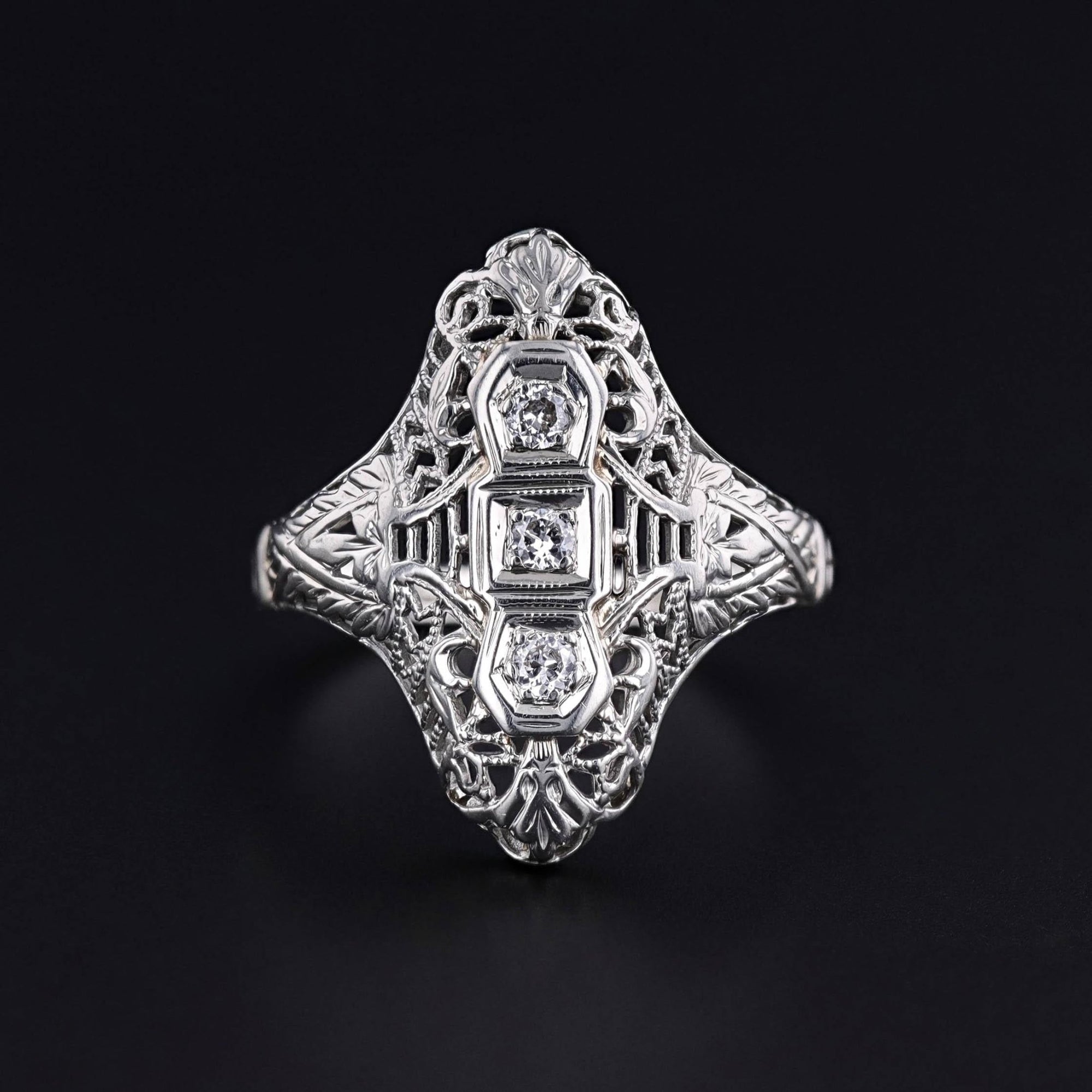 Vintage Diamond Filigree Ring of 18k White Gold - Trademark Antiques