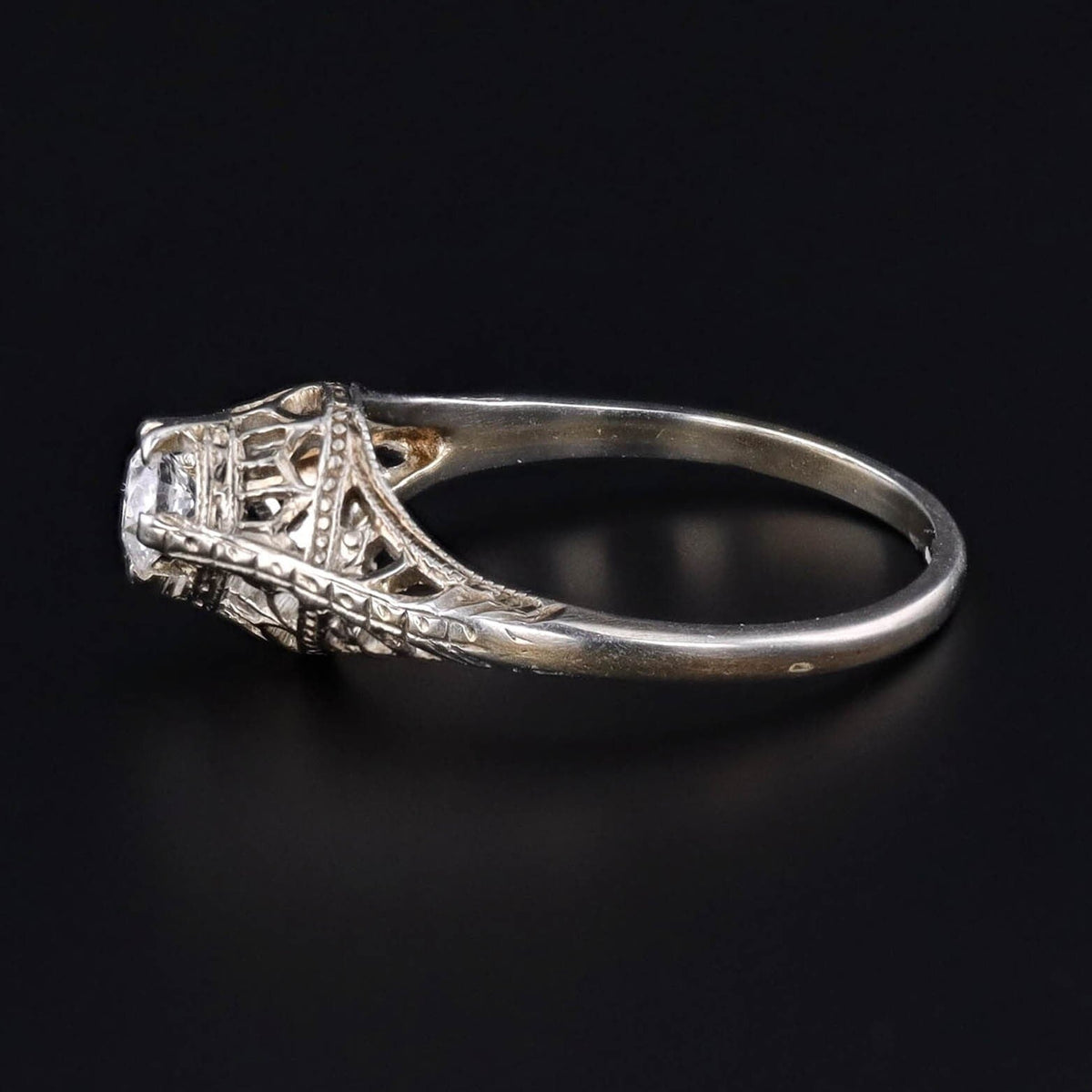 Vintage Diamond Filigree Ring of 18k White Gold - Trademark Antiques