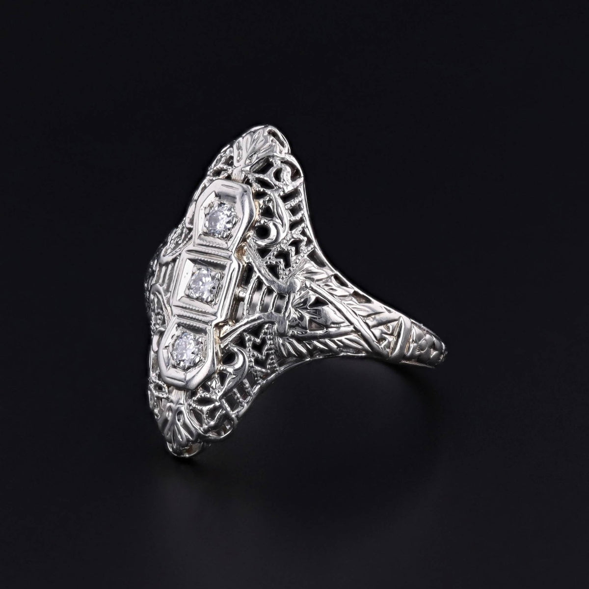 Vintage Diamond Filigree Ring of 18k White Gold - Trademark Antiques
