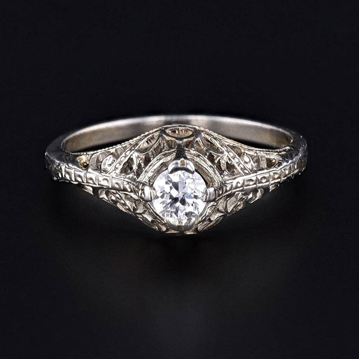 Vintage Diamond Filigree Ring of 18k White Gold - Trademark Antiques
