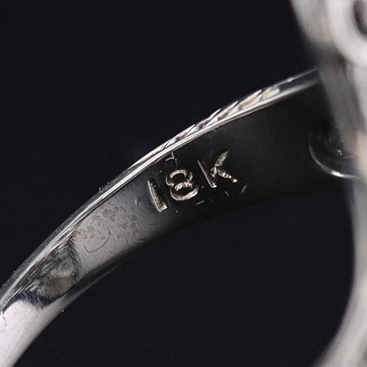 Vintage Diamond Filigree Ring of 18k White Gold - Trademark Antiques