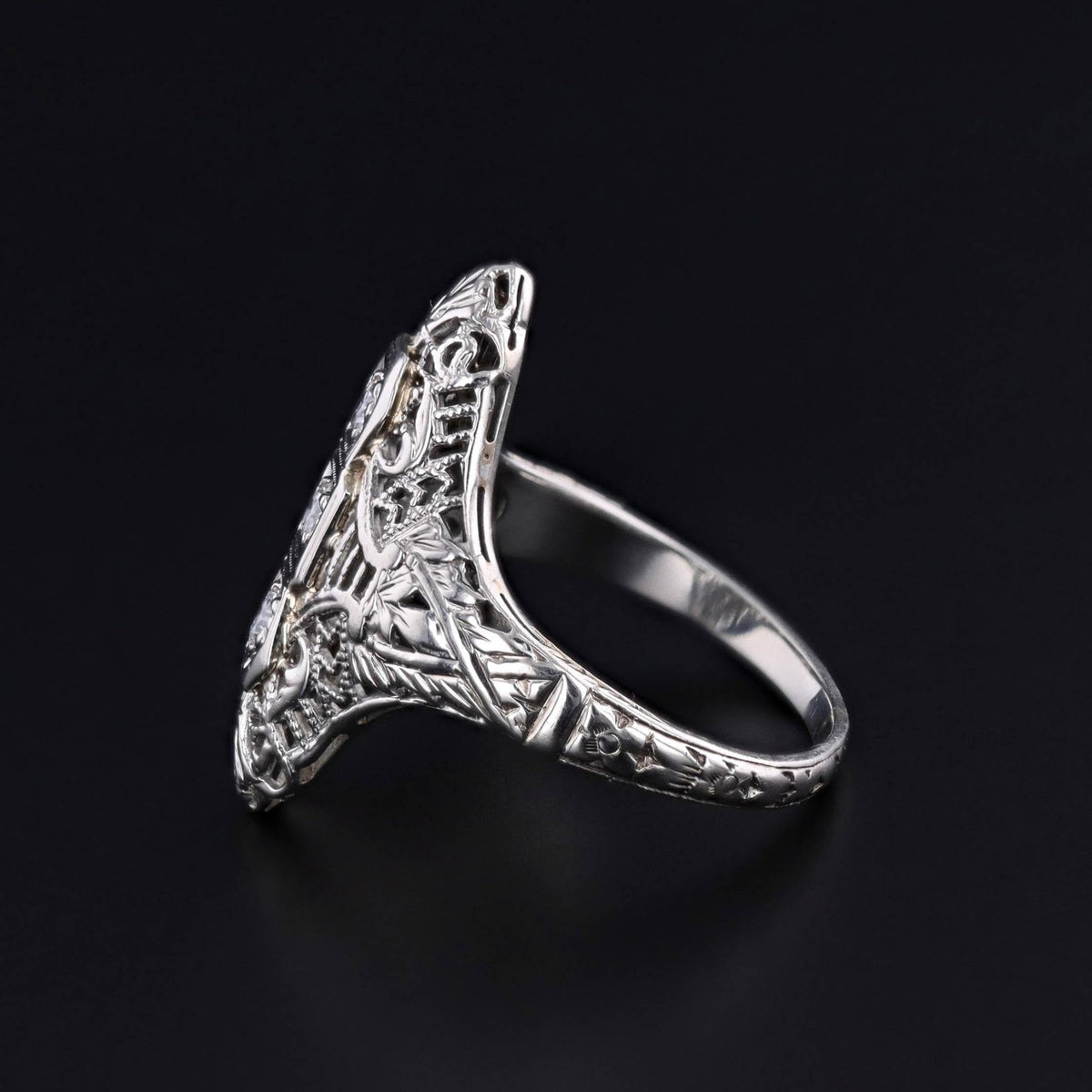 Vintage Diamond Filigree Ring of 18k White Gold - Trademark Antiques