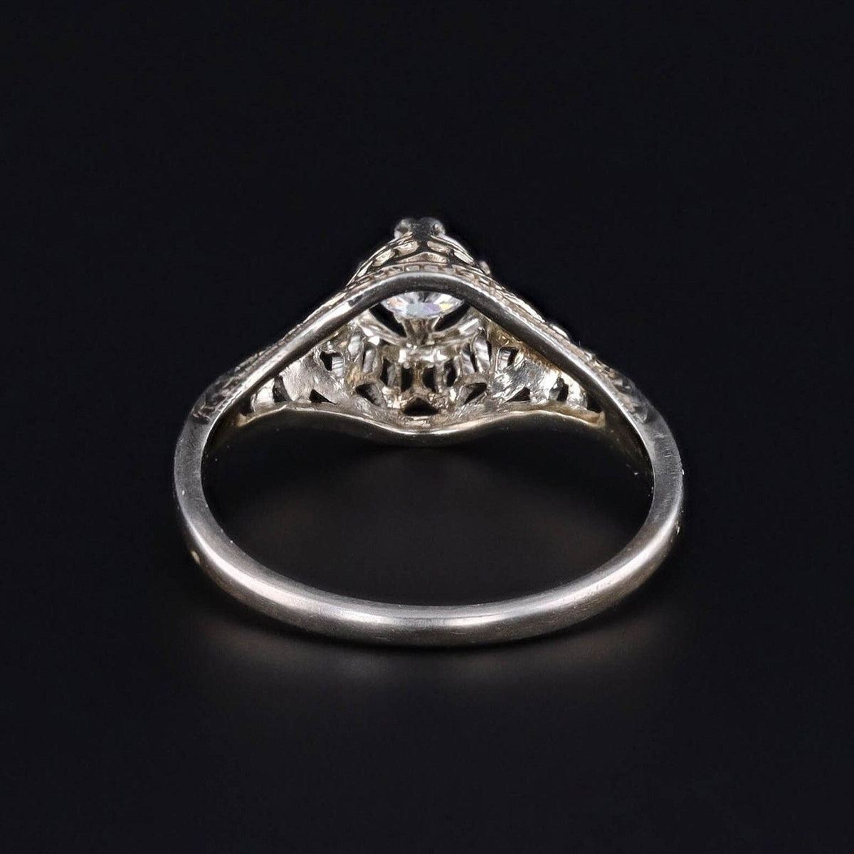 Vintage Diamond Filigree Ring of 18k White Gold - Trademark Antiques