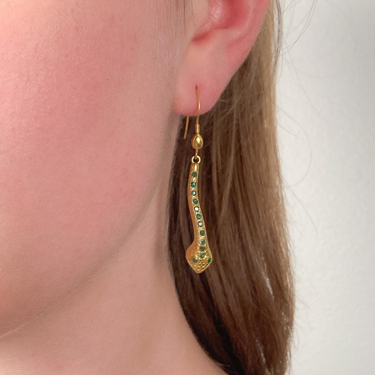 Vintage Emerald Snake Earrings of 18k Gold - Trademark Antiques