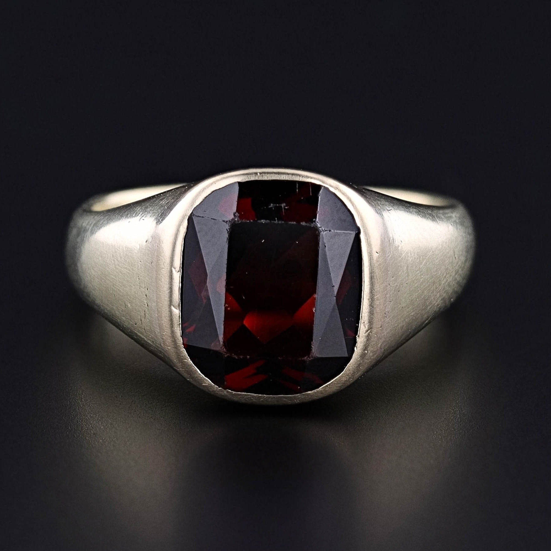 Vintage Garnet Ring of 14k Gold - Trademark Antiques